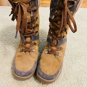Bearpaw size 7 boots